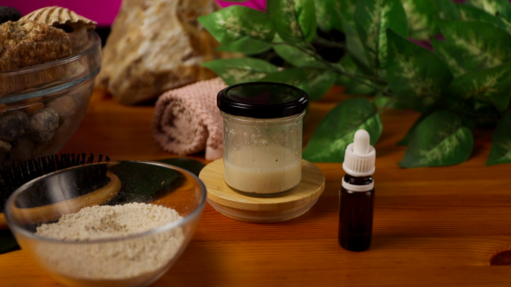 DIY rychlovka na mastné vlasy z ingrediencí z kuchyně